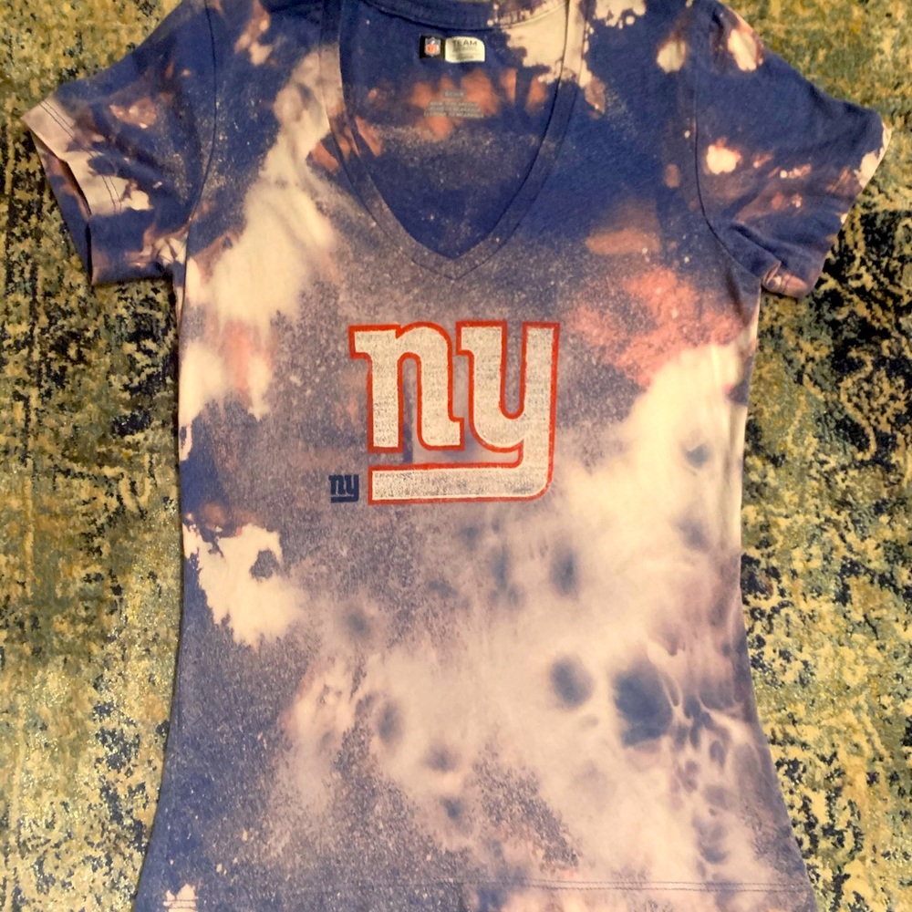 Acid Washed Giants V-neck Short Sleeve Size Small